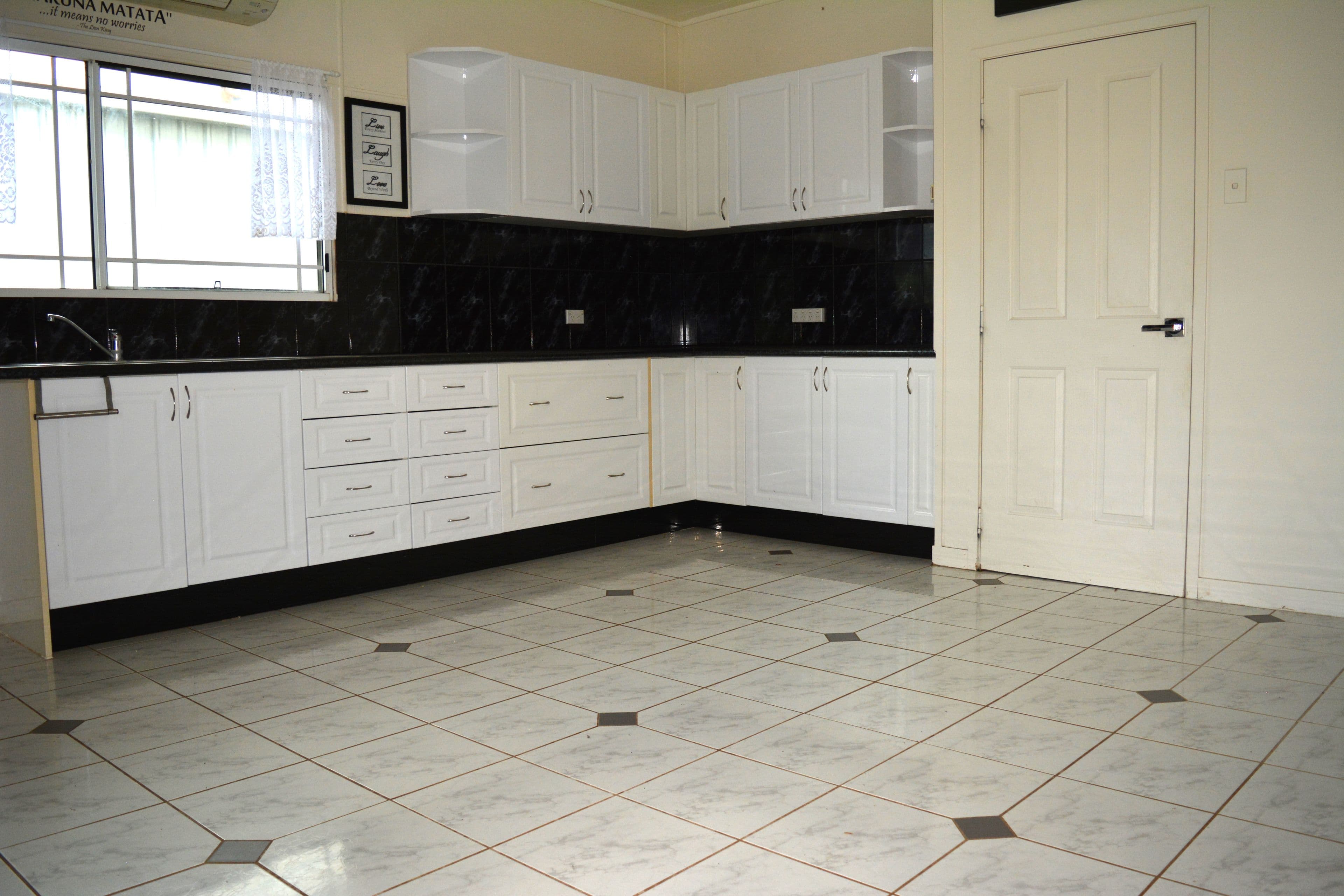 124 Thistle Street, Blackall QLD 4472, Blackall - Thumbnail 3