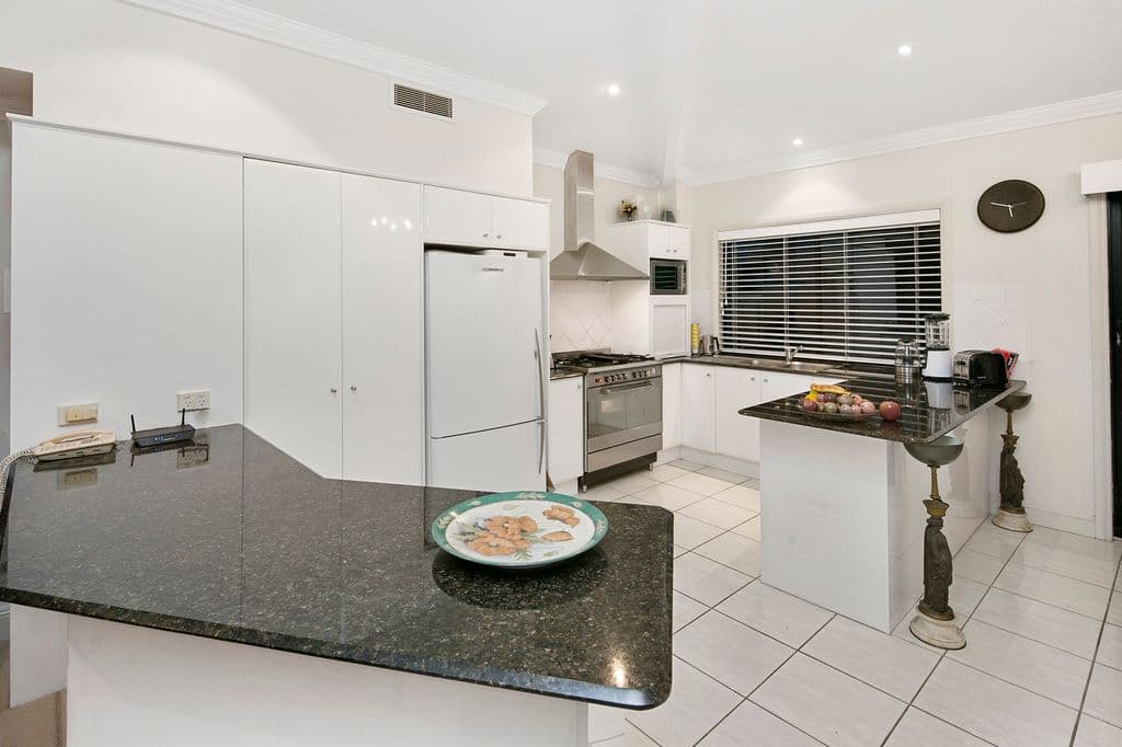 45 Christopher Place, Sinnamon Park, Sinnamon Park - Thumbnail 7