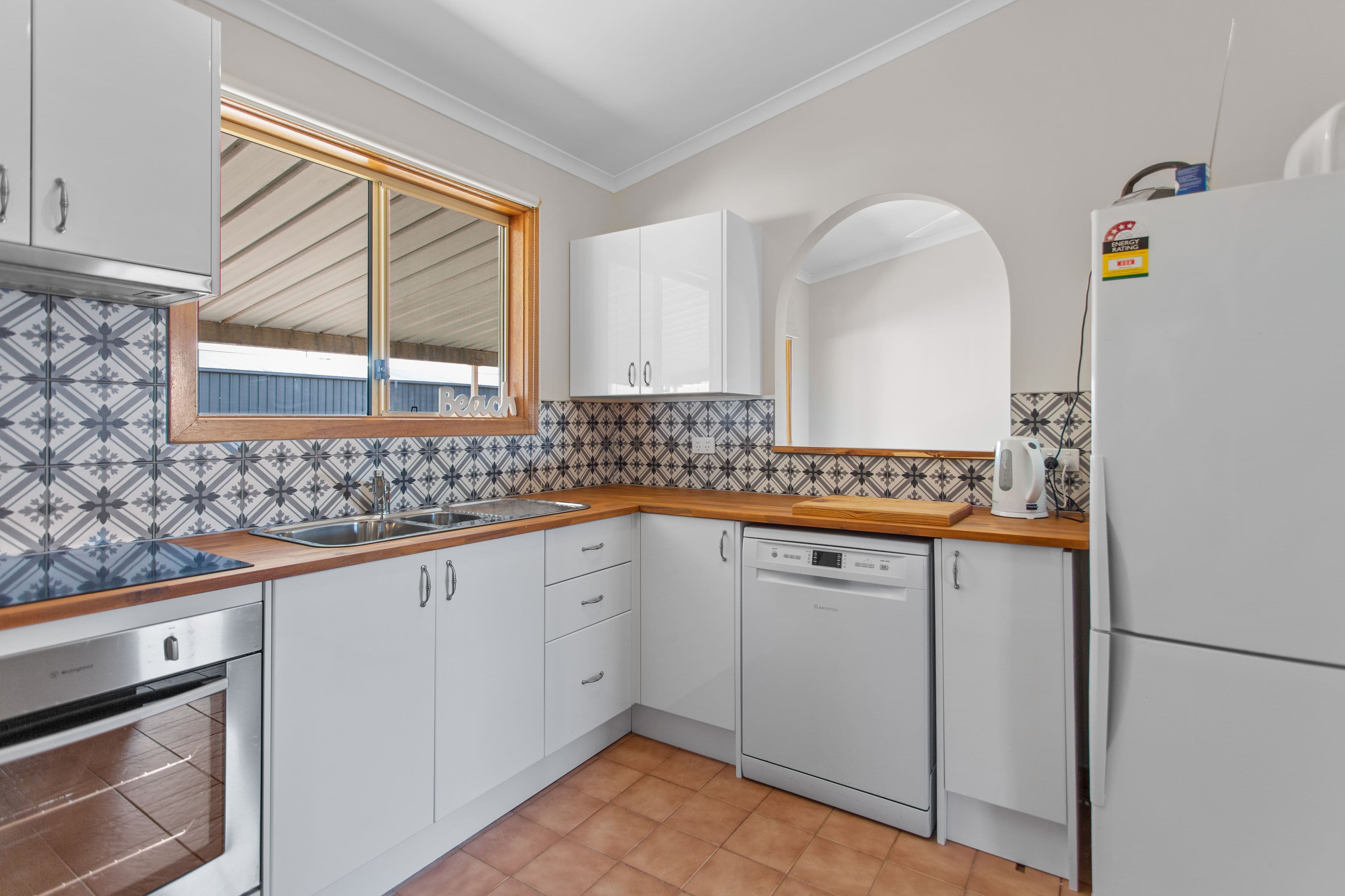 25 The Avenue, Caroline Springs - Thumbnail 2