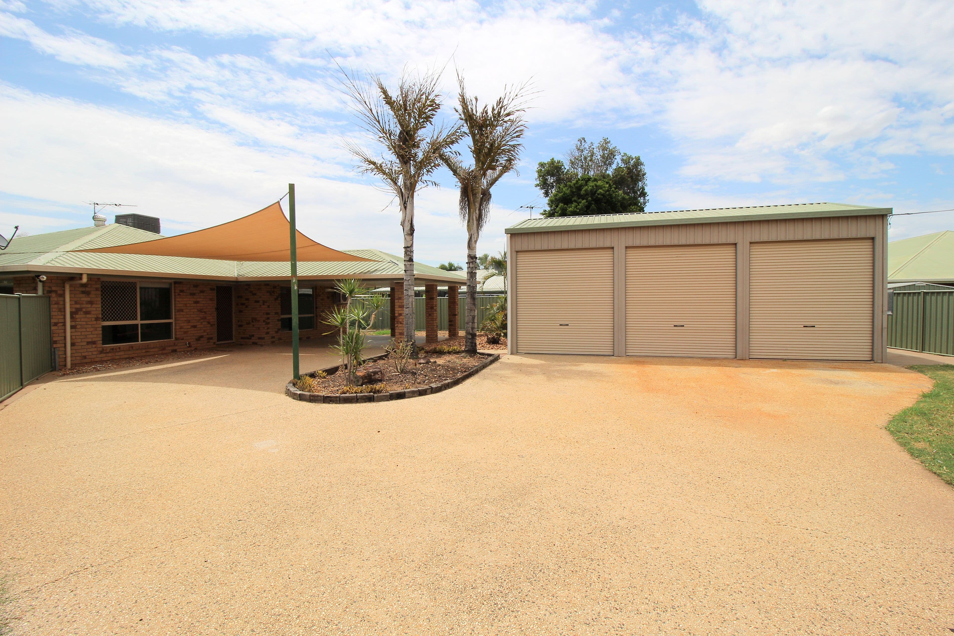 4 Sharlyn Crescent, Emerald QLD 4720, Emerald - Thumbnail 2