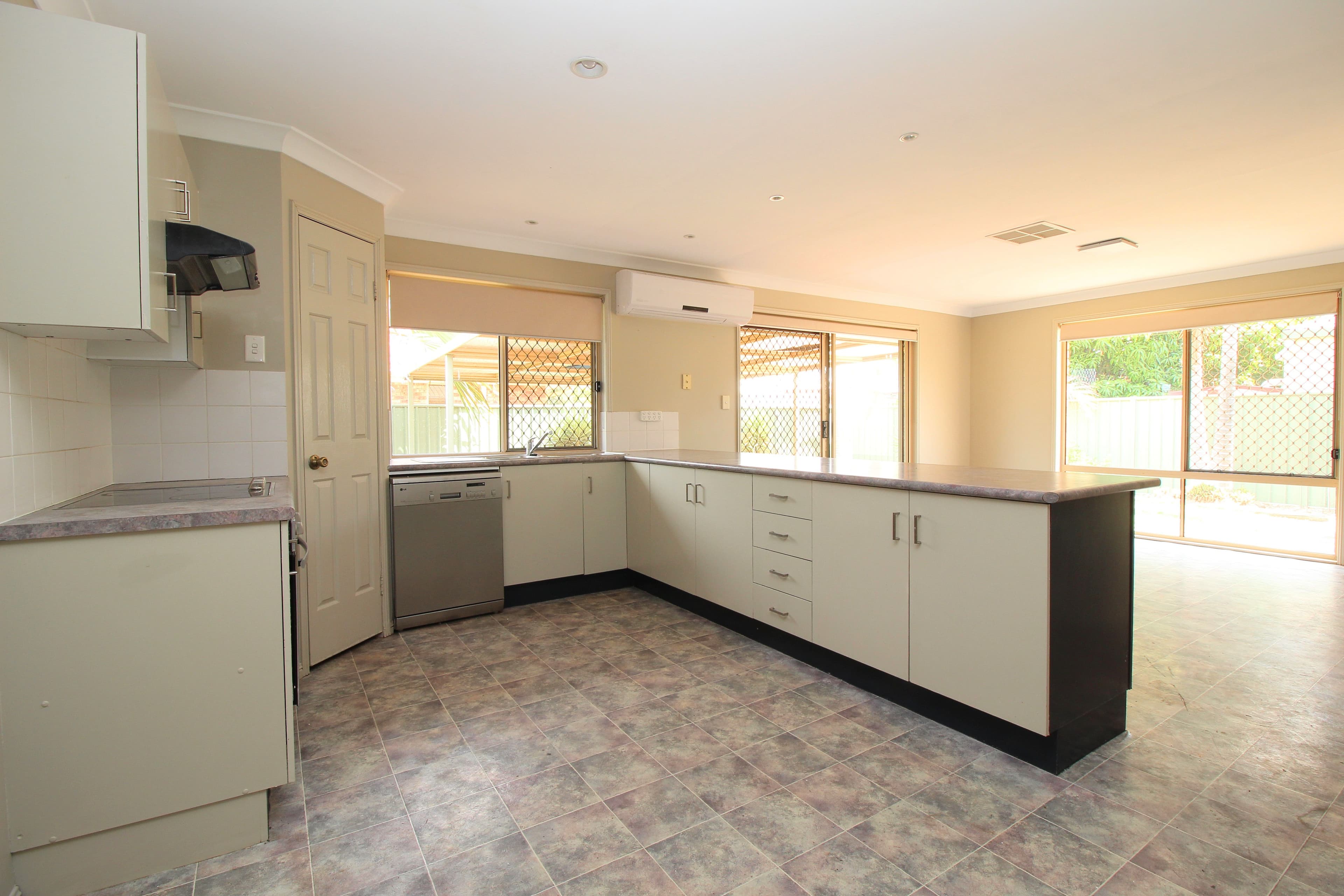 4 Sharlyn Crescent, Emerald QLD 4720, Emerald - Thumbnail 3