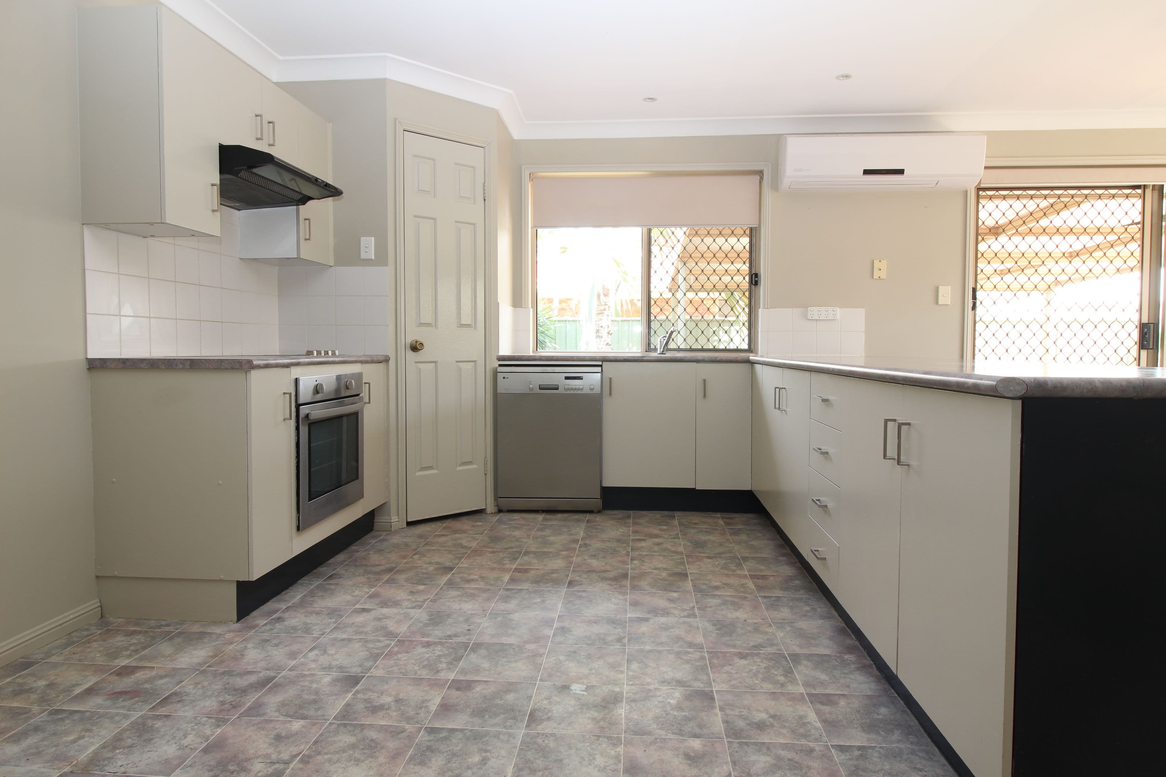 4 Sharlyn Crescent, Emerald QLD 4720, Emerald - Thumbnail 4