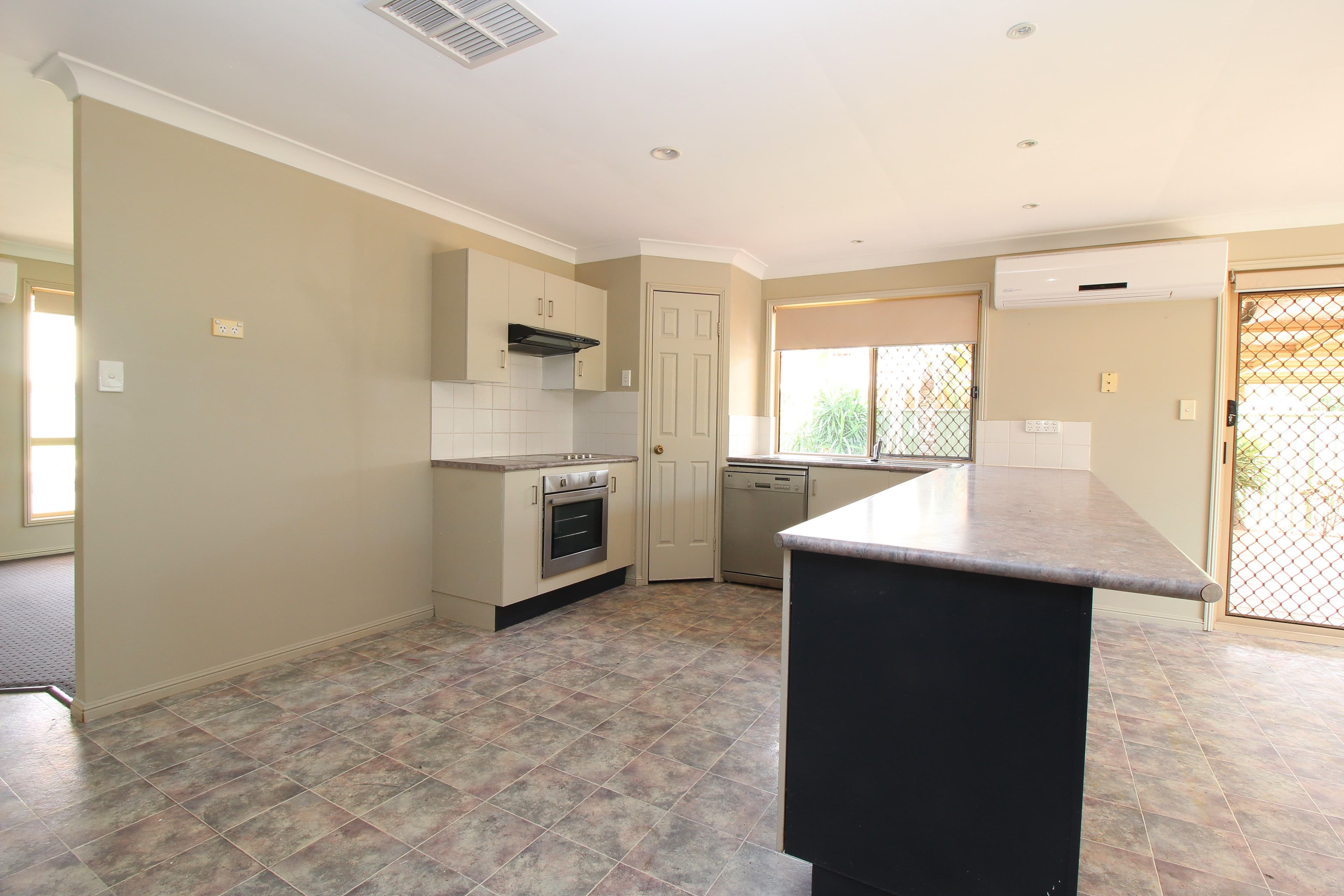 4 Sharlyn Crescent, Emerald QLD 4720, Emerald - Thumbnail 5