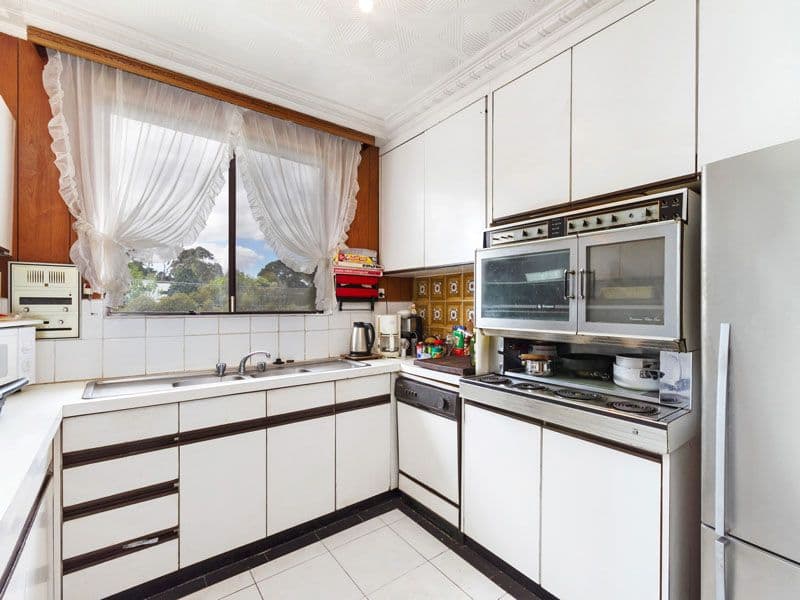 28 Fairleigh Avenue, BEAUMARIS VIC 3193, Beaumaris - Thumbnail 4