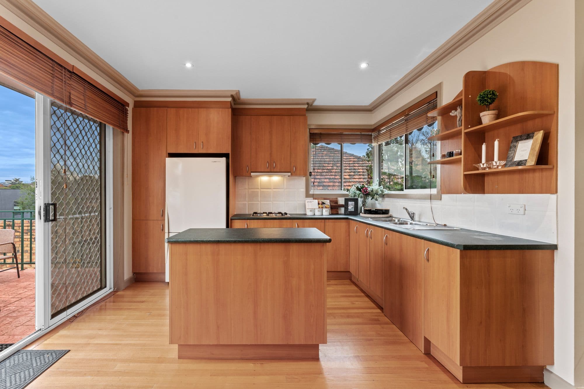 19 Middleborough Road, Burwood VIC 3125, Burwood - Thumbnail 2