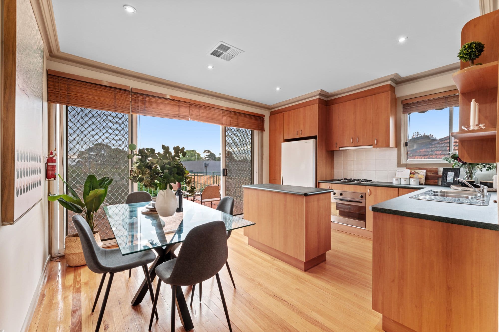 19 Middleborough Road, Burwood VIC 3125, Burwood - Thumbnail 4