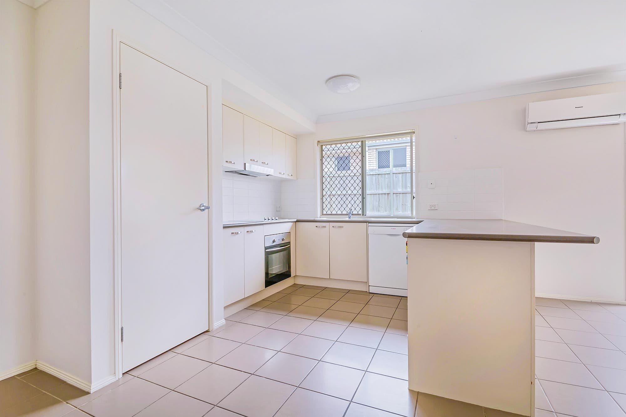 12 Brodie Court, Hillcrest QLD 4118, Hillcrest - Thumbnail 3