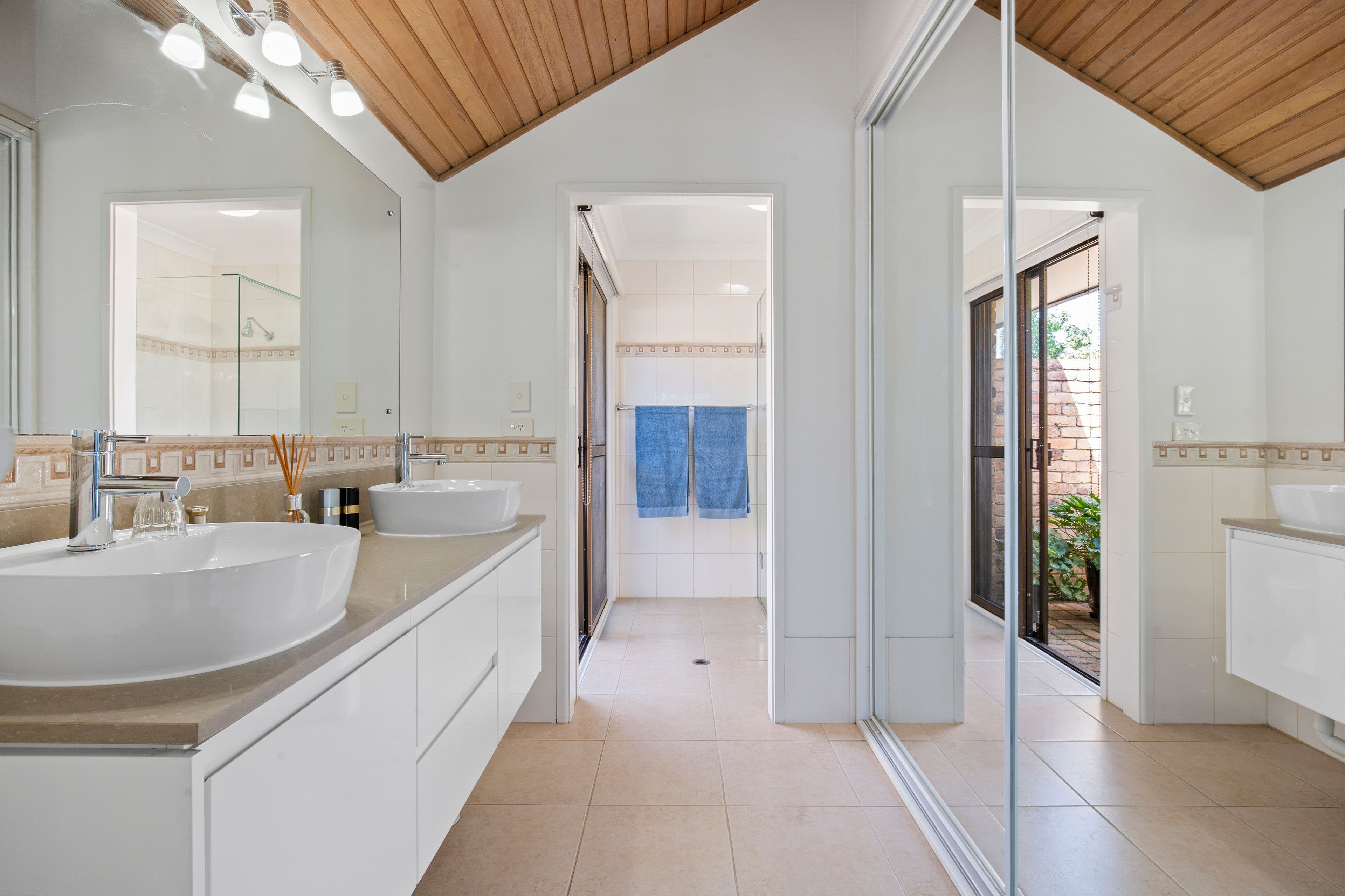 112 Barrier Reef Drive, Mermaid Waters QLD 4218, Mermaid Waters - Thumbnail 8