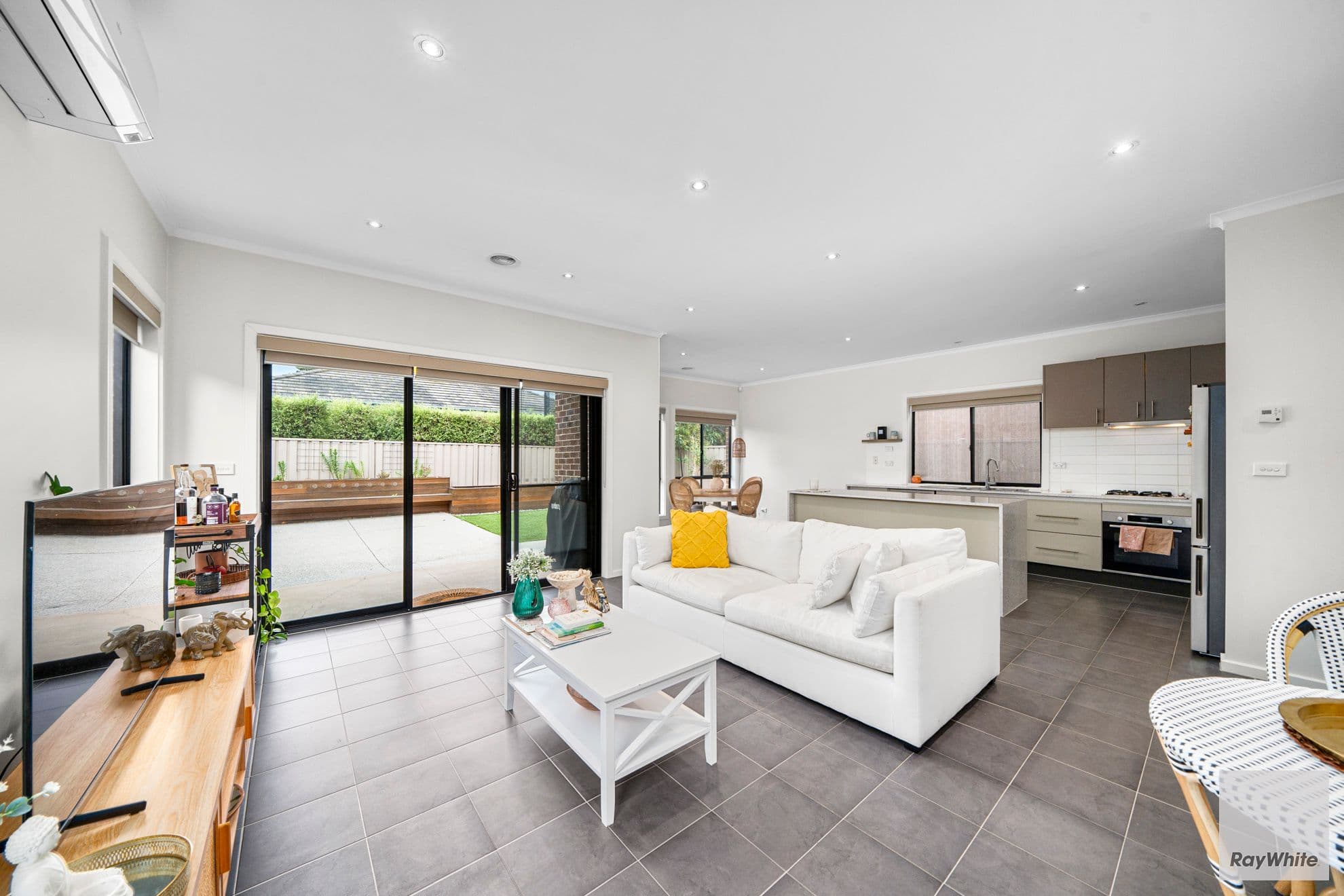 11 Gisborne Way, Caroline Springs VIC 3023, Caroline Springs - Thumbnail 3