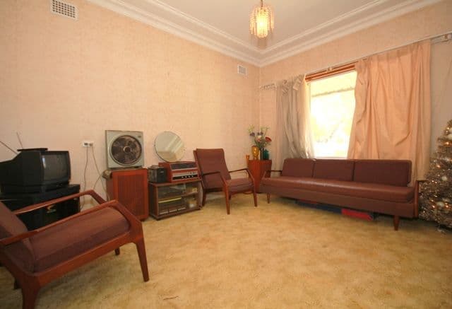 4 Gray Crescent, YAGOONA NSW 2199, Yagoona - Thumbnail 2