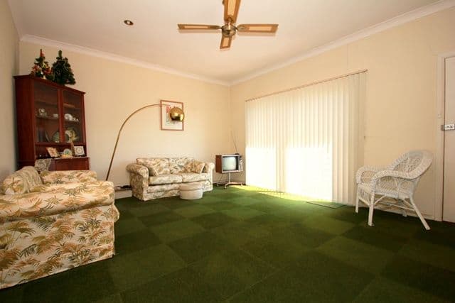4 Gray Crescent, YAGOONA NSW 2199, Yagoona - Thumbnail 3