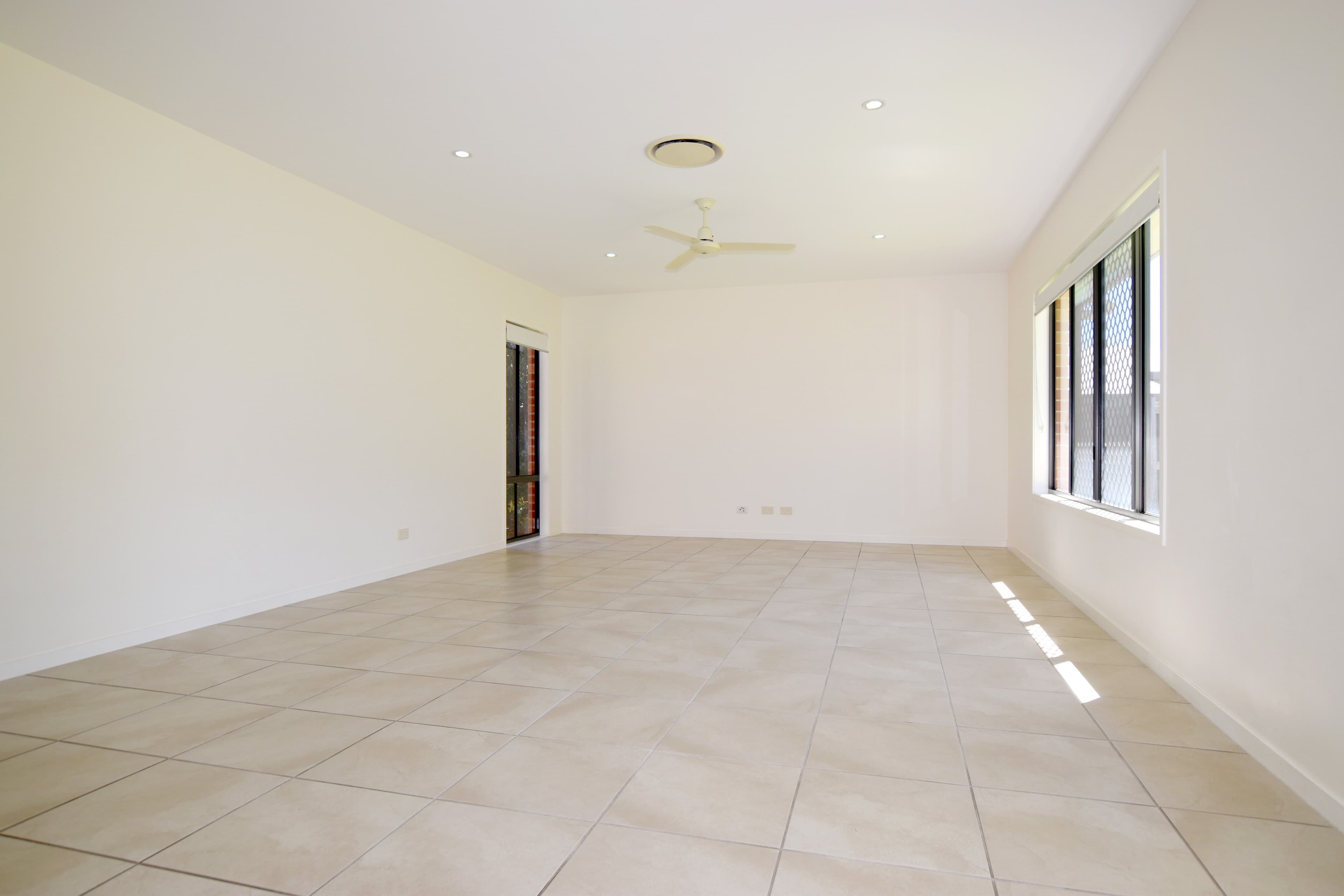 11 Cornforth Crescent, Kirkwood QLD 4680, Kirkwood - Thumbnail 2