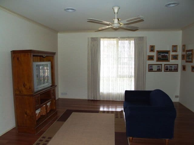 4 Kevin Court, MELTON SOUTH VIC 3338, Melton South - Thumbnail 2