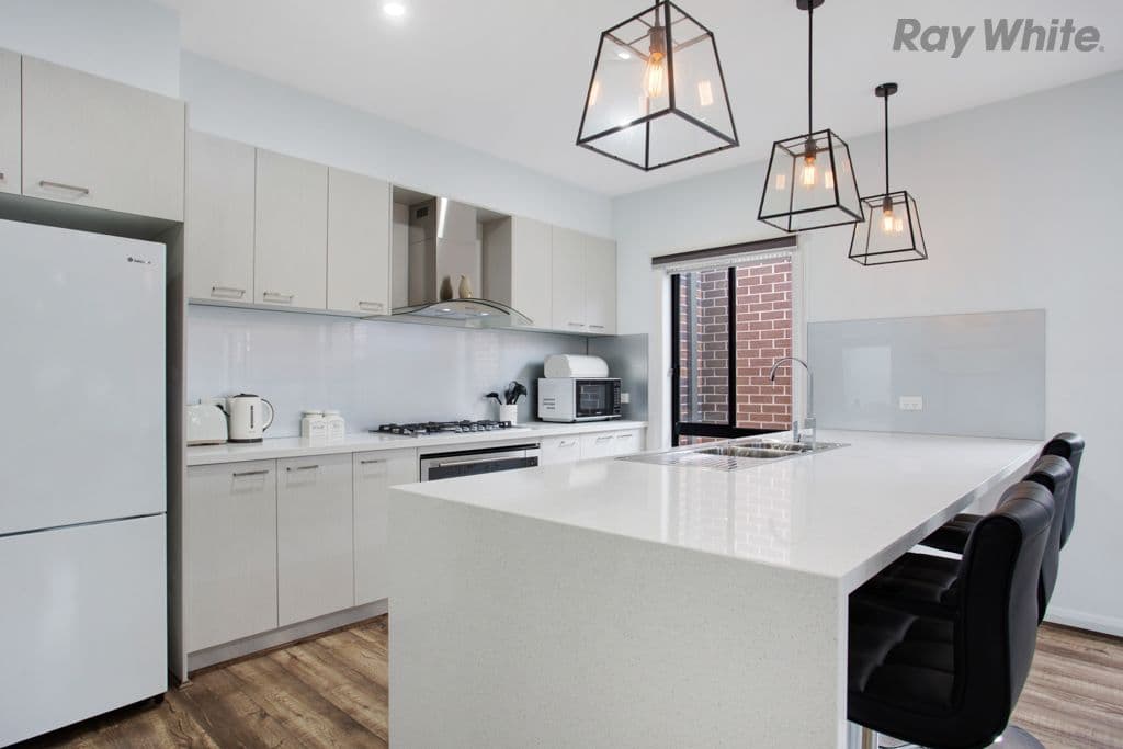 7 Viewmont Avenue, Craigieburn VIC 3064, Craigieburn - Thumbnail 2