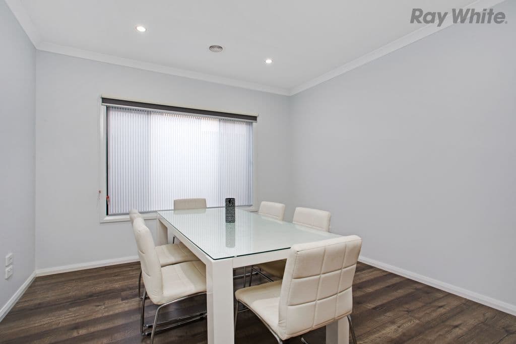 7 Viewmont Avenue, Craigieburn VIC 3064, Craigieburn - Thumbnail 3