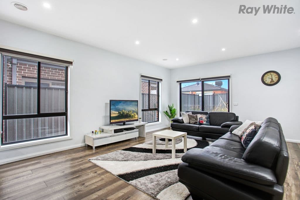 7 Viewmont Avenue, Craigieburn VIC 3064, Craigieburn - Thumbnail 4
