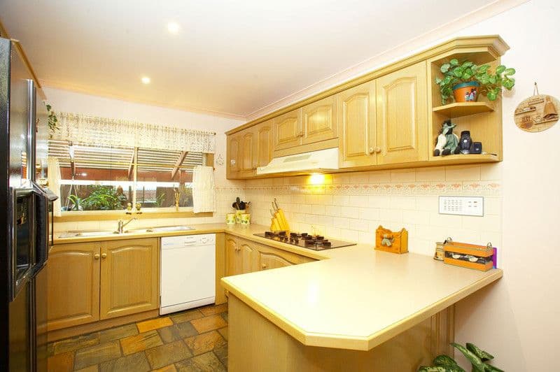 10 Priscilla Court, MELTON VIC 3337, Melton - Thumbnail 2