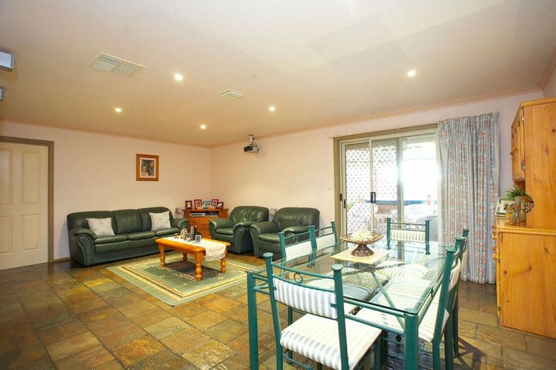 10 Priscilla Court, MELTON VIC 3337, Melton - Thumbnail 4