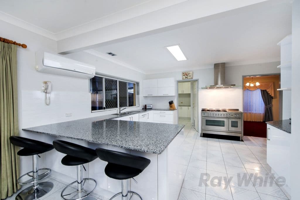 6 Jefferson Place, STRETTON QLD 4116, Stretton - Thumbnail 2