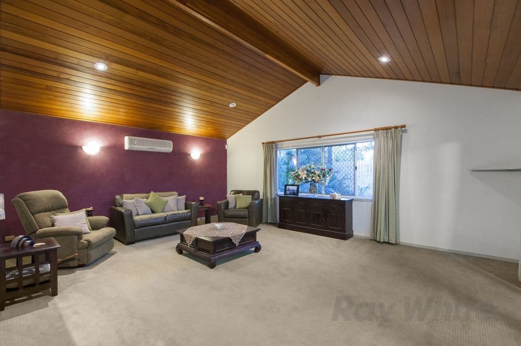 6 Jefferson Place, STRETTON QLD 4116, Stretton - Thumbnail 4