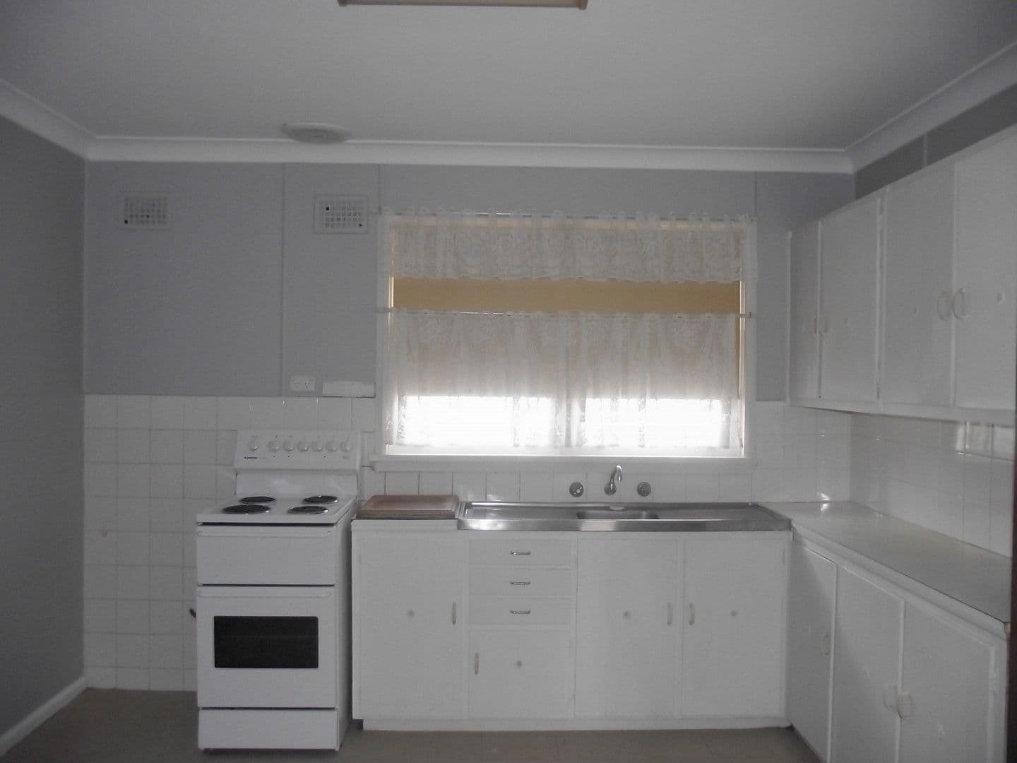 9 Porter Street, PARKES NSW 2870, Parkes - Thumbnail 2