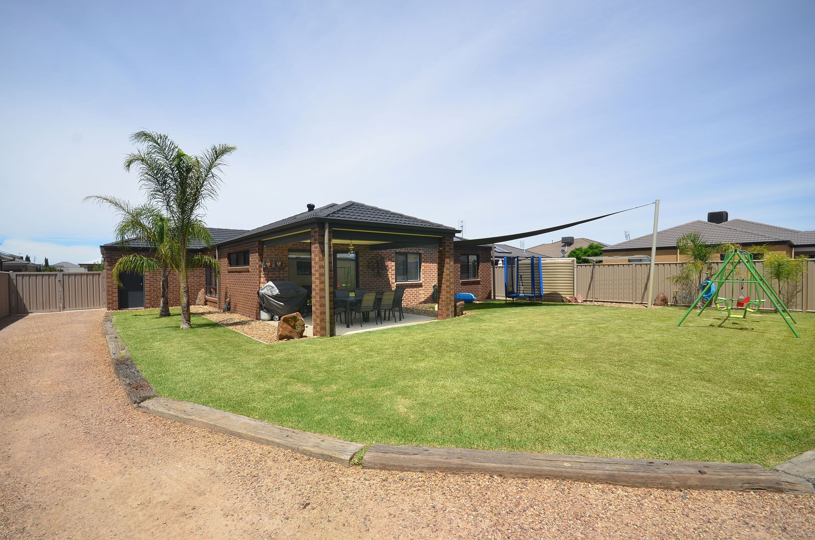 13 Howell Drive, Echuca VIC 3564, Echuca - Thumbnail 2