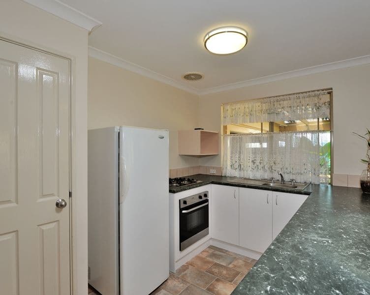 11 Hillview Rise, COOLOONGUP WA 6168, Cooloongup - Thumbnail 2