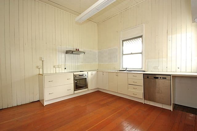 8 Delacy Street, NORTH IPSWICH QLD 4305, North Ipswich - Thumbnail 4