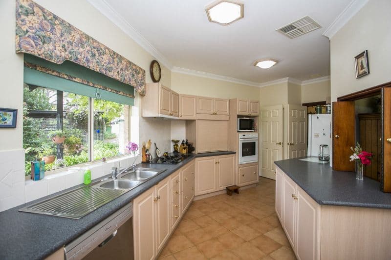 12 Walbeck Road, Kalamunda WA 6076, Kalamunda - Thumbnail 4