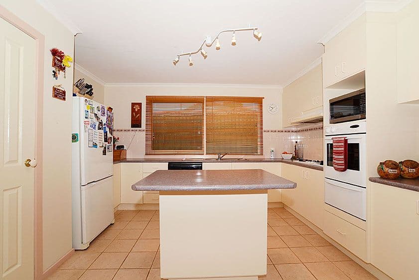 37 Exmouth Road, CRAIGIEBURN VIC 3064, Craigieburn - Thumbnail 2
