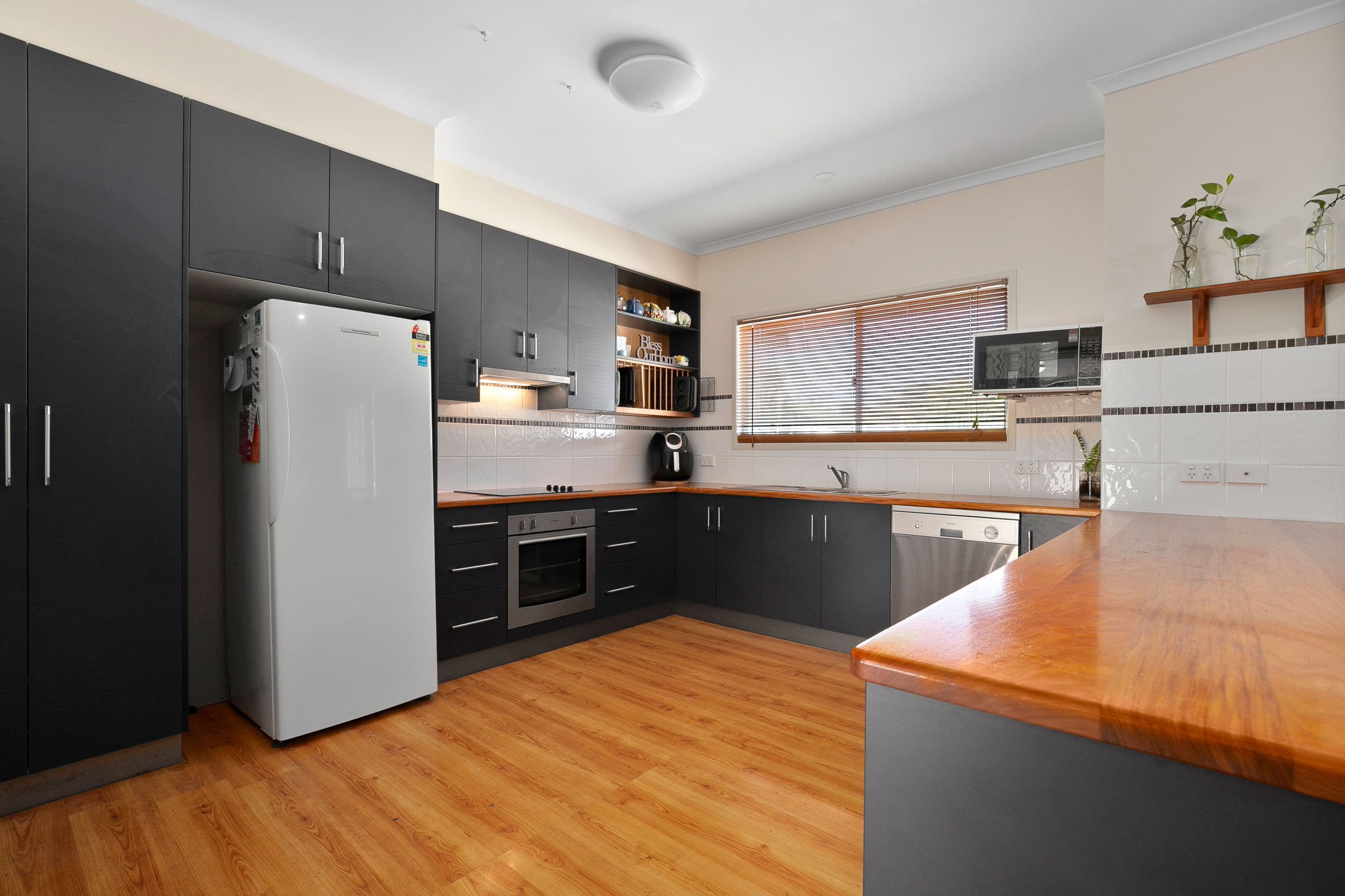 8 Barry Street, Emerald QLD 4720, Emerald - Thumbnail 5