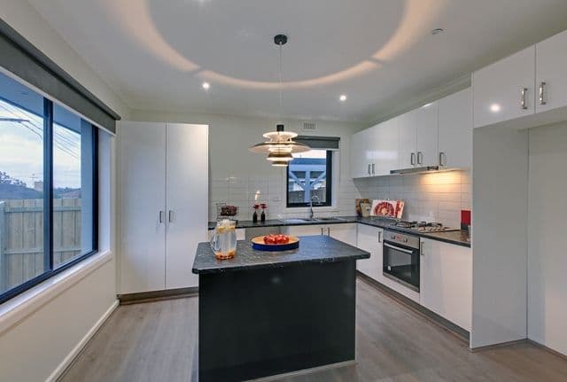 86 Boldrewood Parade, RESERVOIR VIC 3073, Reservoir - Thumbnail 4