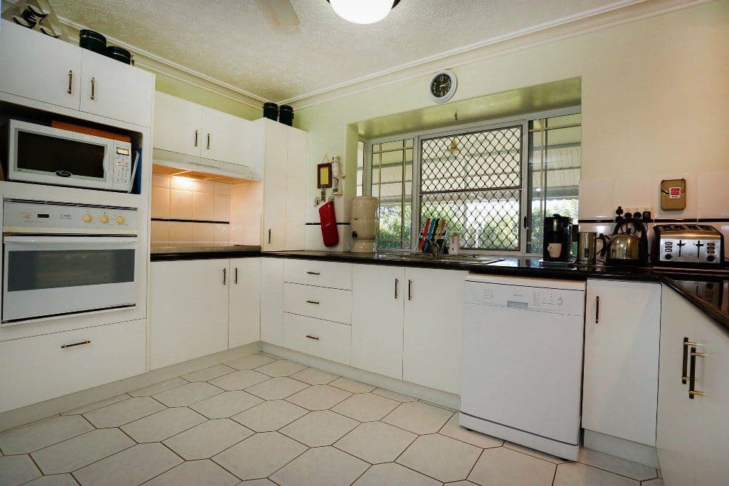 6 Santa Lucia Drive, MOUNT LOUISA QLD 4814, Mount Louisa - Thumbnail 7