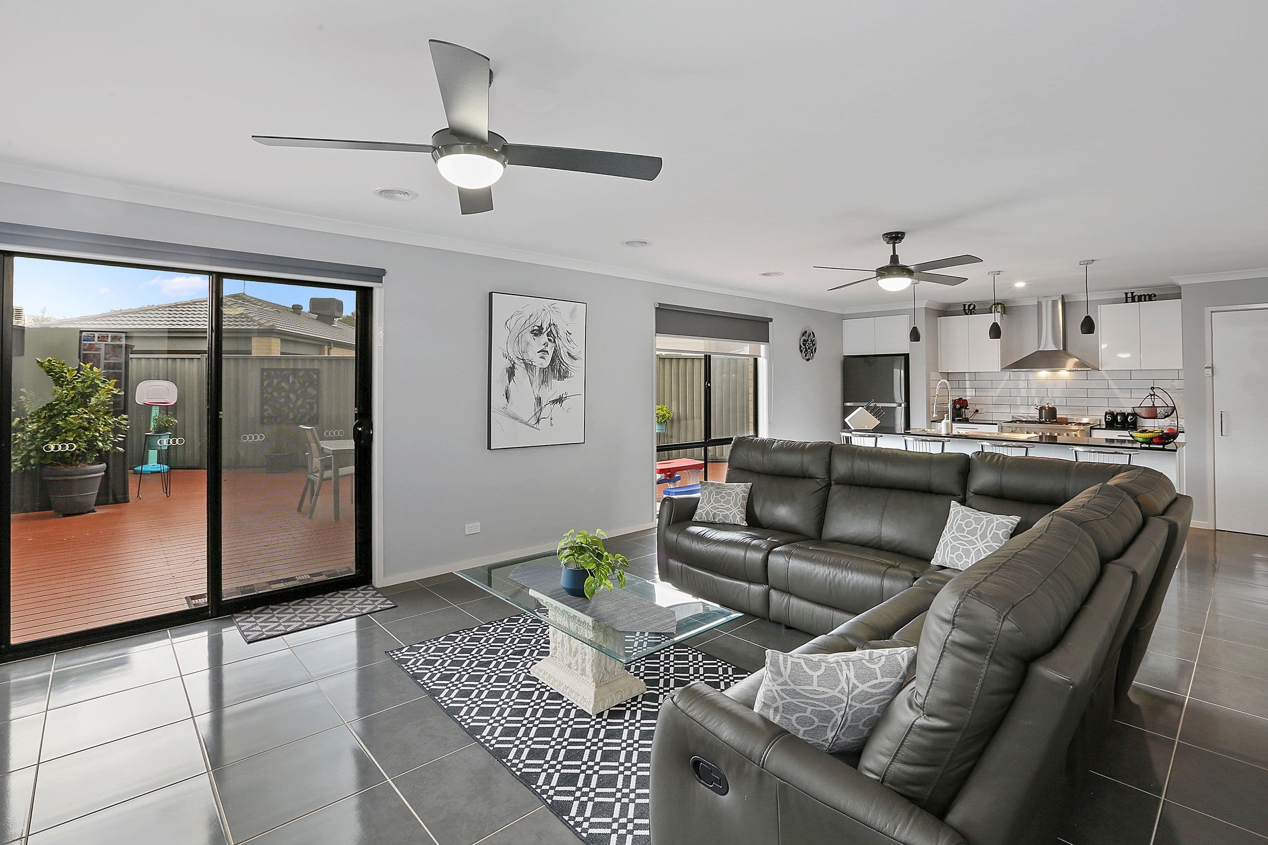 8 Eastlakes Boulevard, Lara VIC 3212, Lara - Thumbnail 2