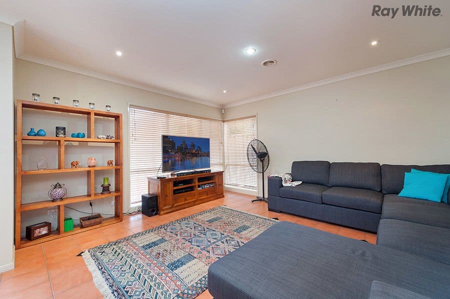 1 Osmond Place, Caroline Springs VIC 3023, Caroline Springs - Thumbnail 2