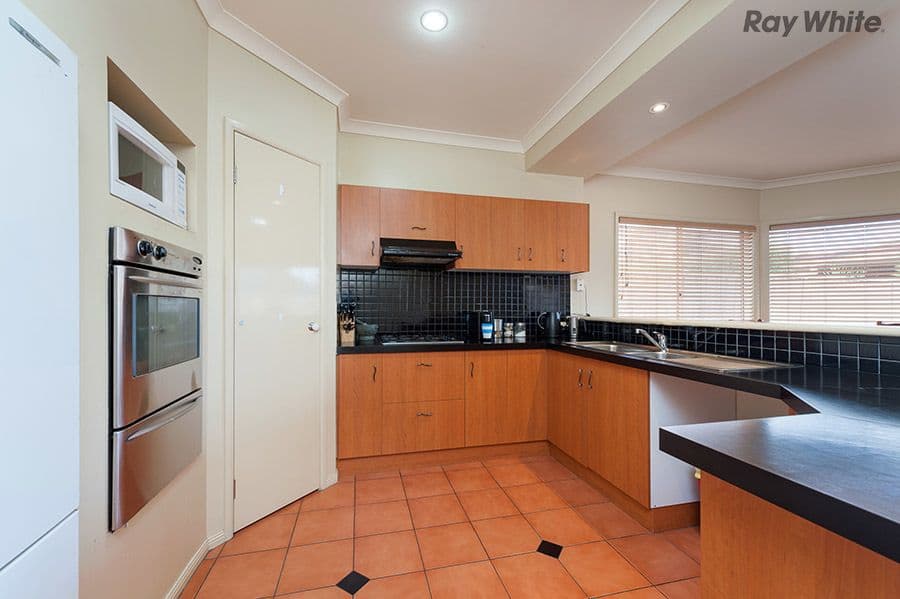 1 Osmond Place, Caroline Springs VIC 3023, Caroline Springs - Thumbnail 5