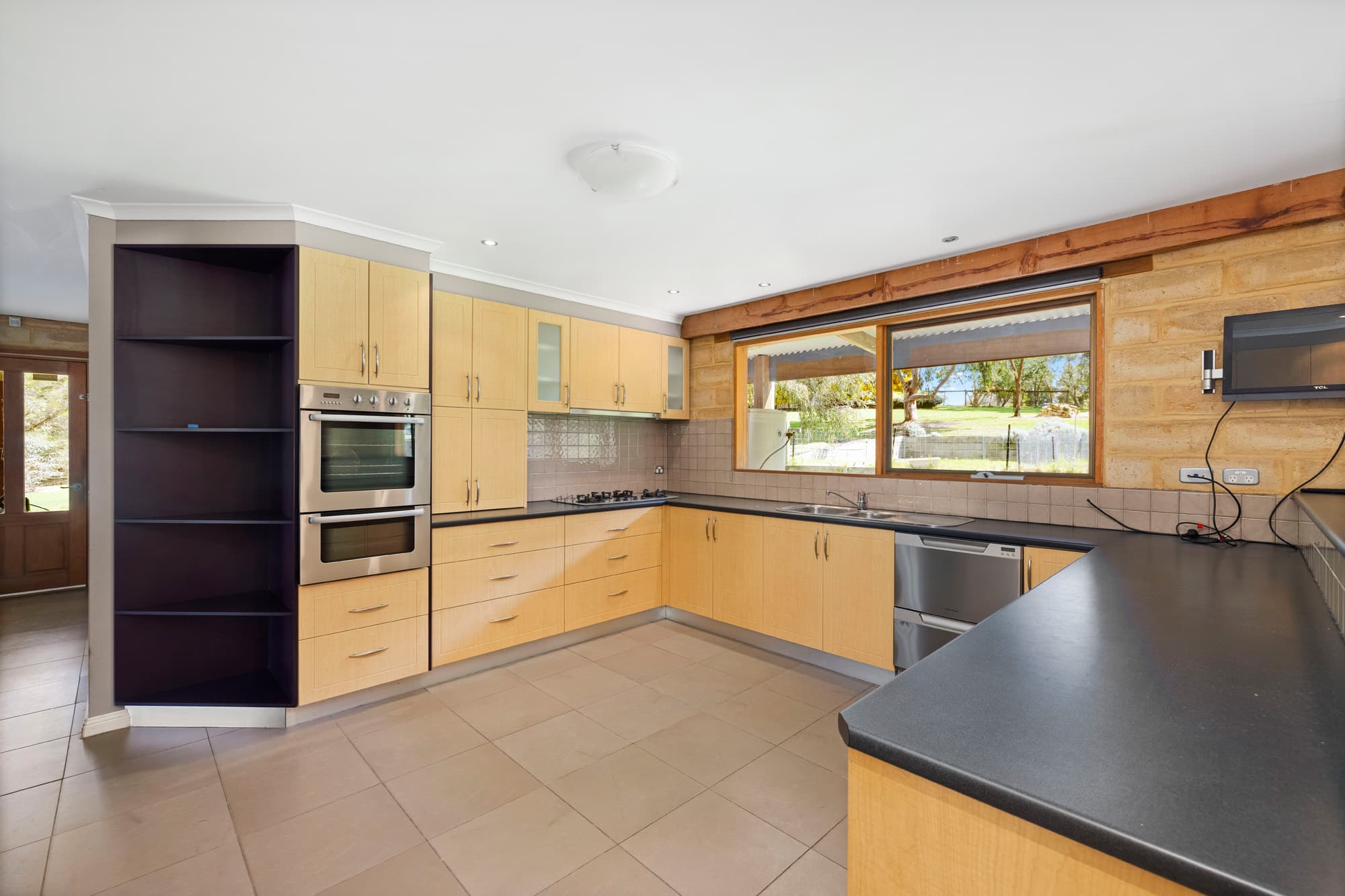 101 Highfield Drive, LANGWARRIN SOUTH, Langwarrin South - Thumbnail 2