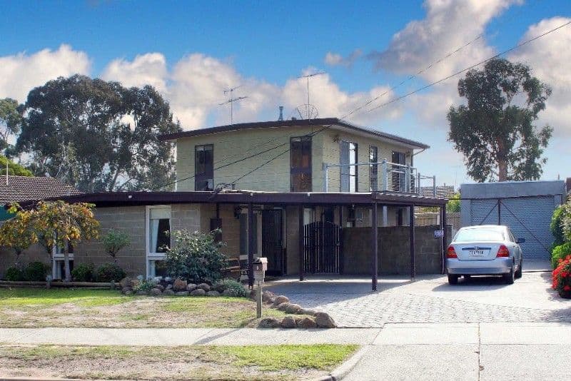 9 Sandhurst Crescent, BUNDOORA VIC 3083, Bundoora - Image 1