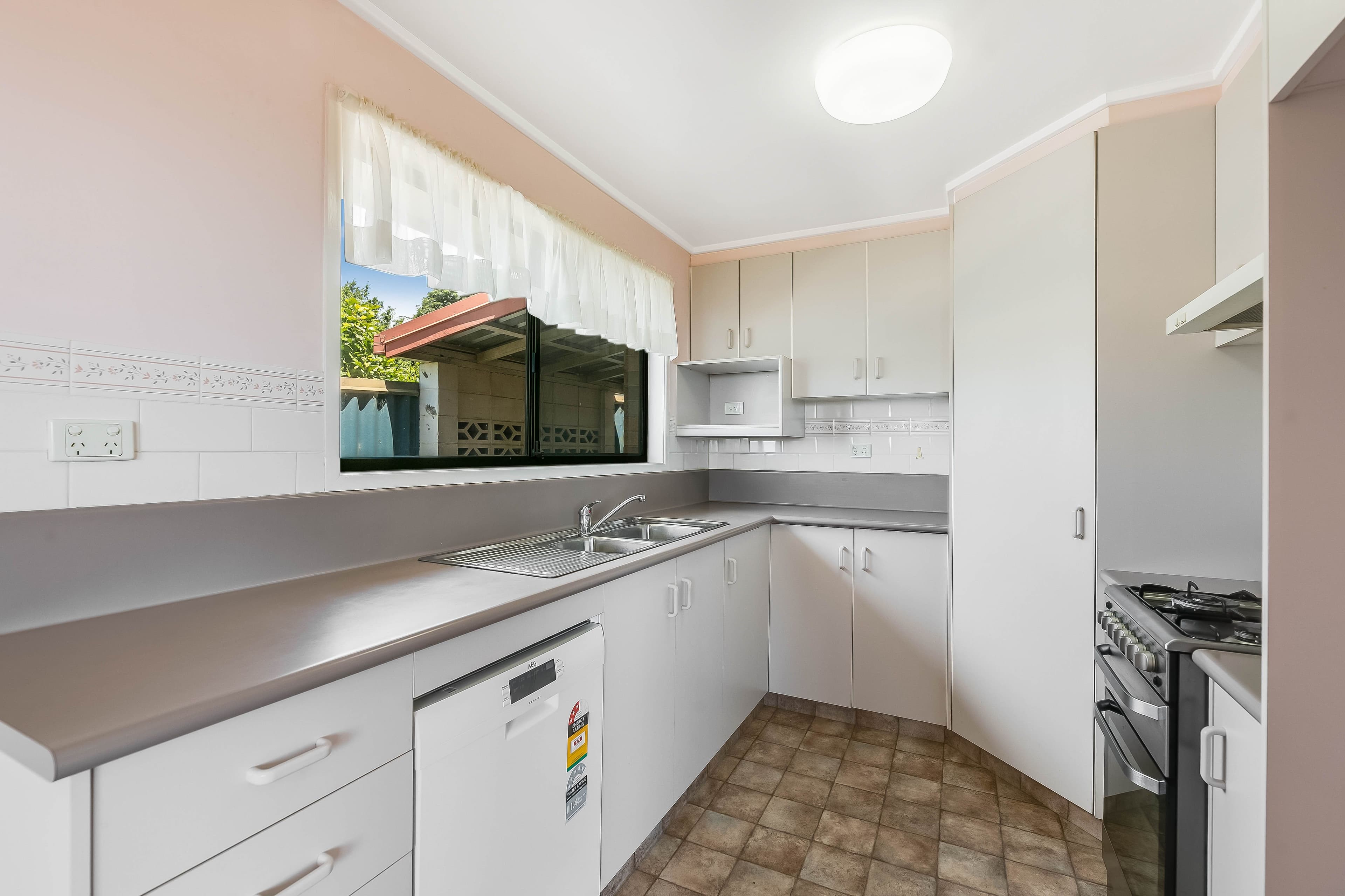 43 Martini Street, Mount Lofty QLD 4350, Mount Lofty - Thumbnail 4