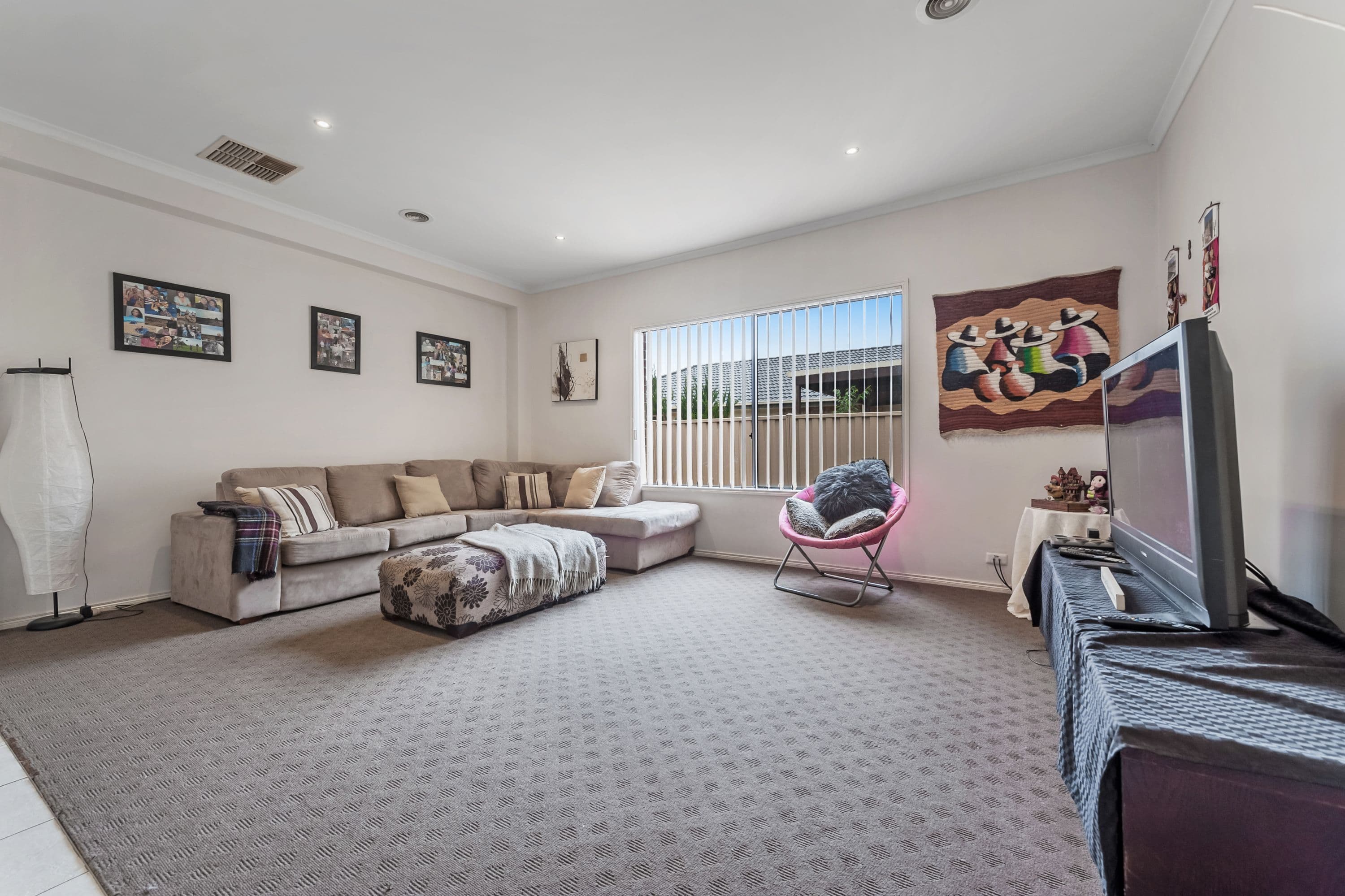 6 Deepdene Street, Caroline Springs VIC 3023, Caroline Springs - Thumbnail 2