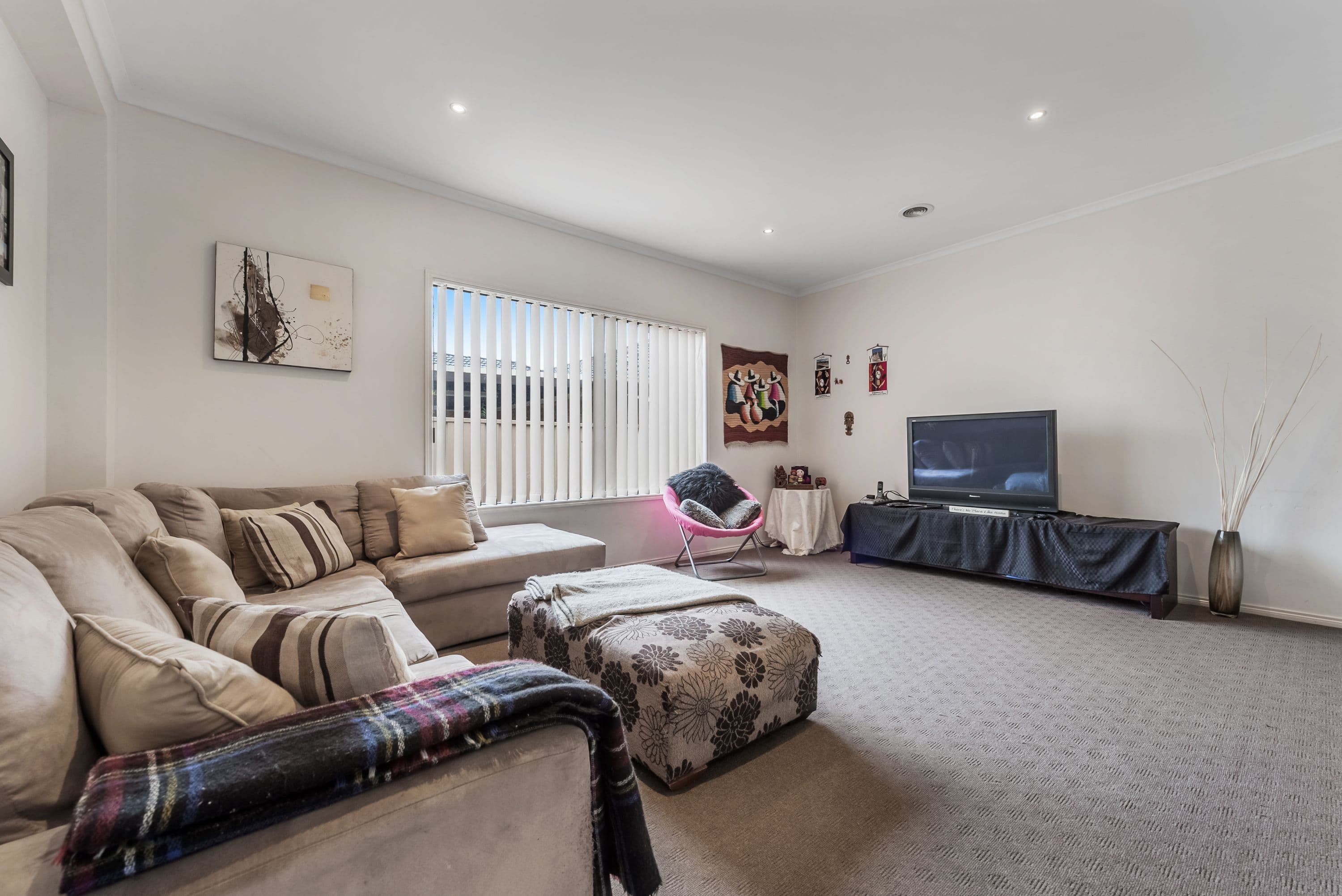 6 Deepdene Street, Caroline Springs VIC 3023, Caroline Springs - Thumbnail 3