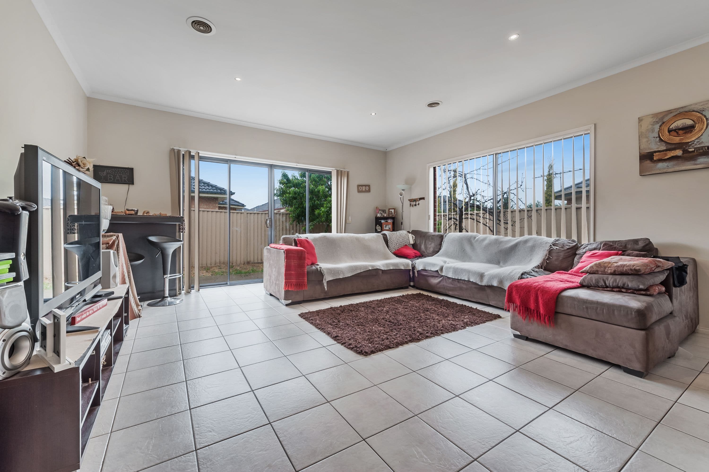 6 Deepdene Street, Caroline Springs VIC 3023, Caroline Springs - Thumbnail 4