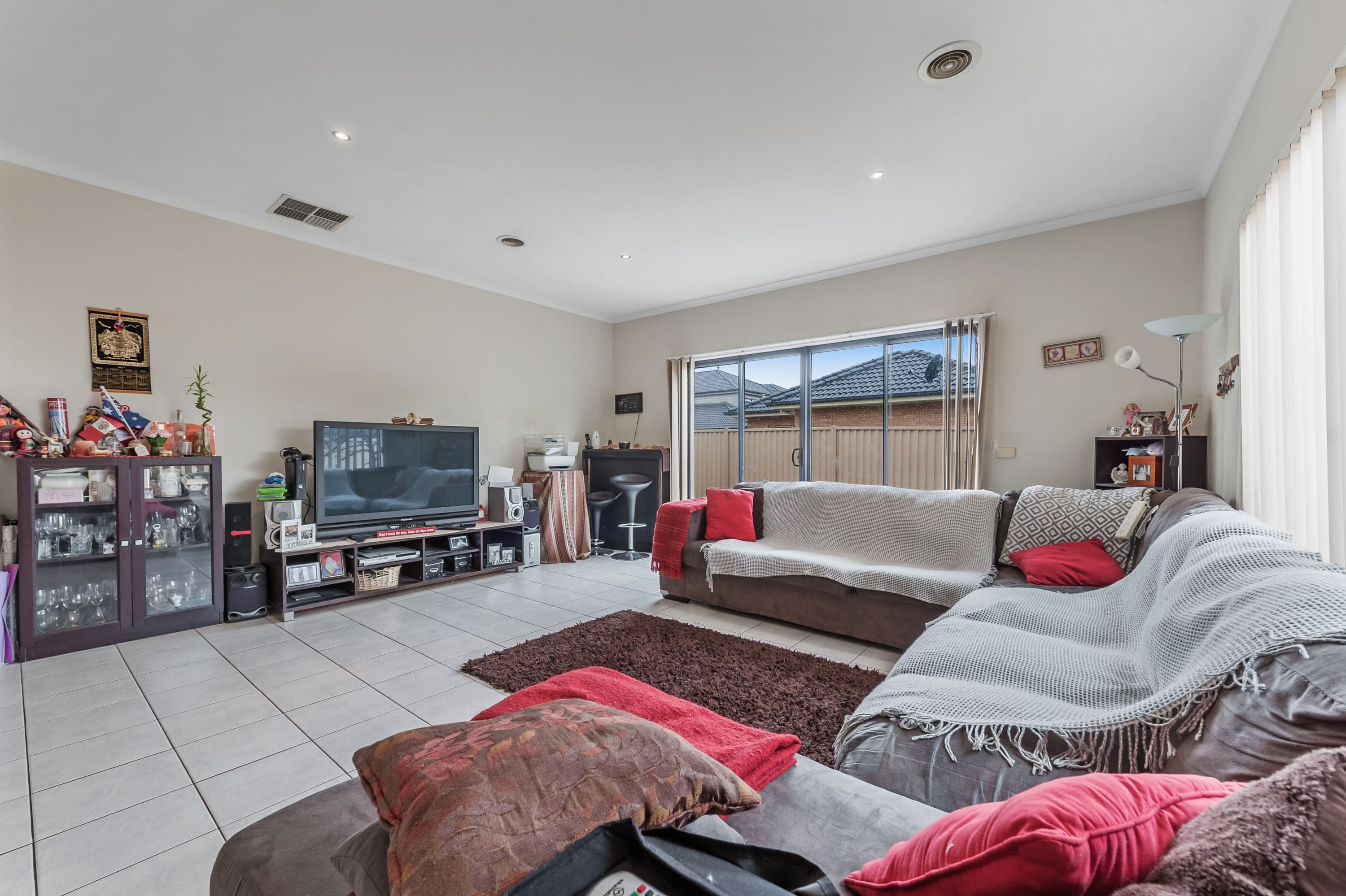 6 Deepdene Street, Caroline Springs VIC 3023, Caroline Springs - Thumbnail 5