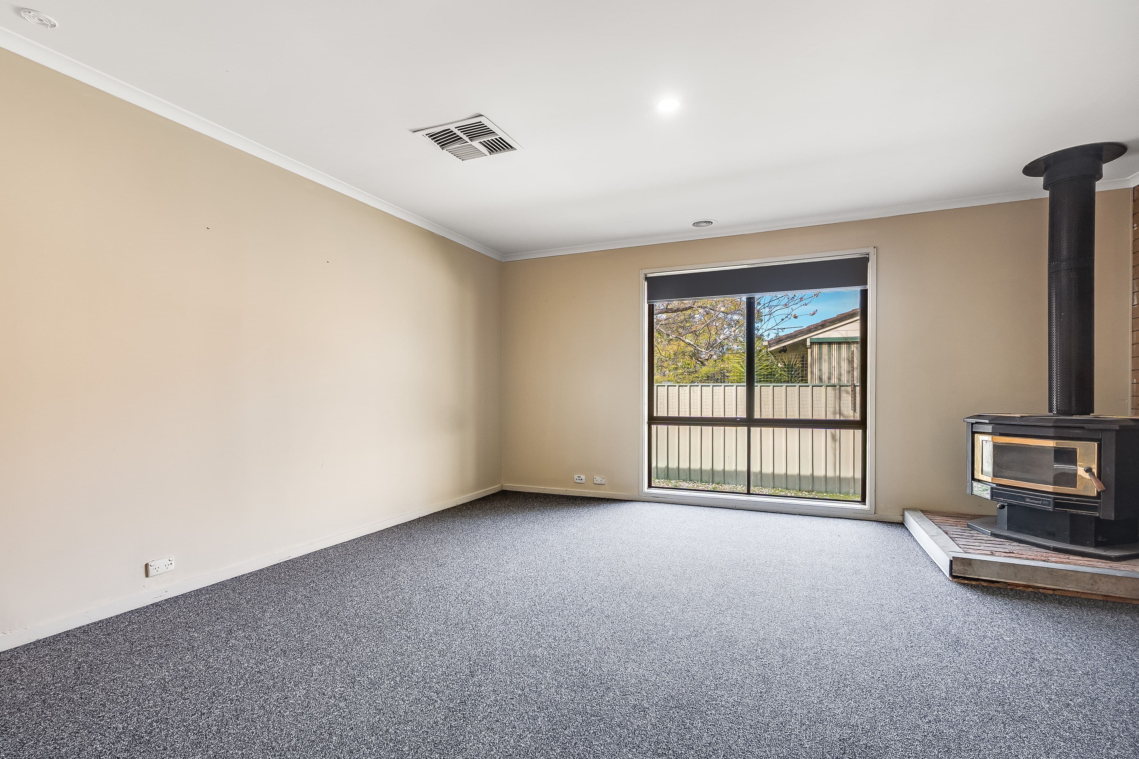 8 Goolagar Crescent, Springdale Heights NSW 2641, Springdale Heights - Thumbnail 2