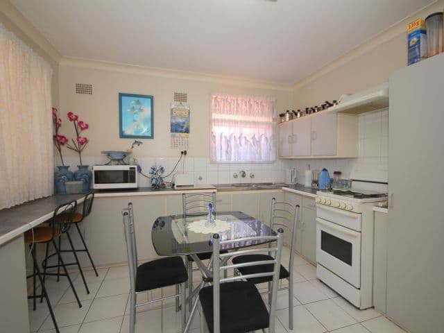 19 Donington Avenue, GEORGES HALL NSW 2198, Georges Hall - Thumbnail 4