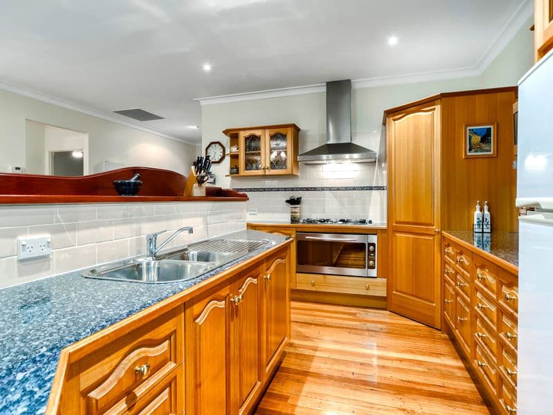 6 Daniel Place, NEWMARKET QLD 4051, Newmarket - Thumbnail 4