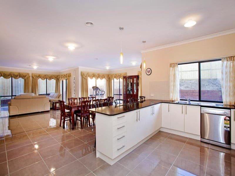 31 Esperence Crescent, Highton VIC 3216, Highton - Thumbnail 2