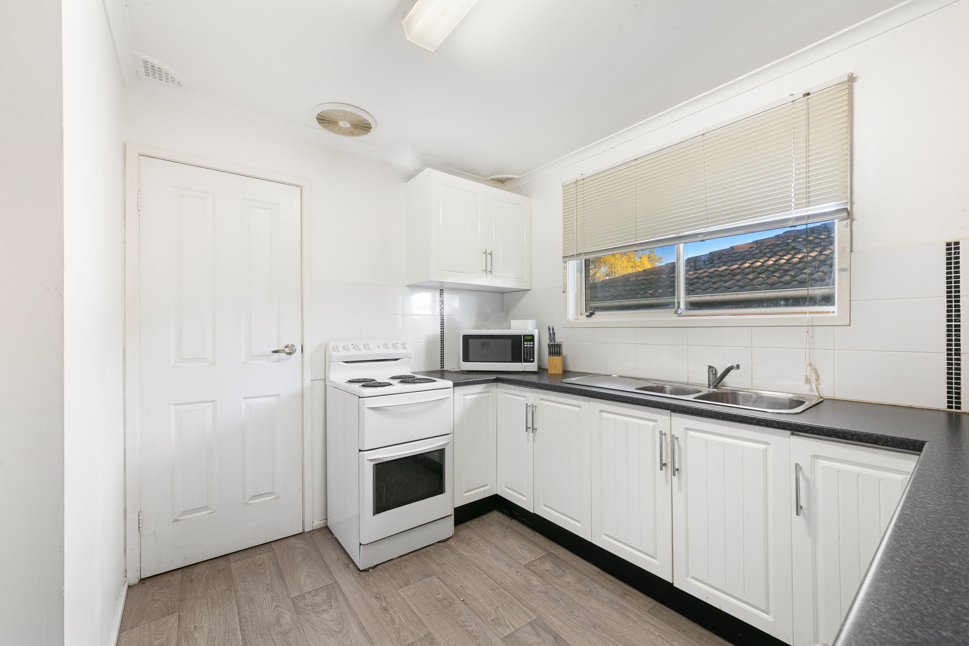 6 Gwenneth Close, Kanwal NSW 2259, Kanwal - Thumbnail 2