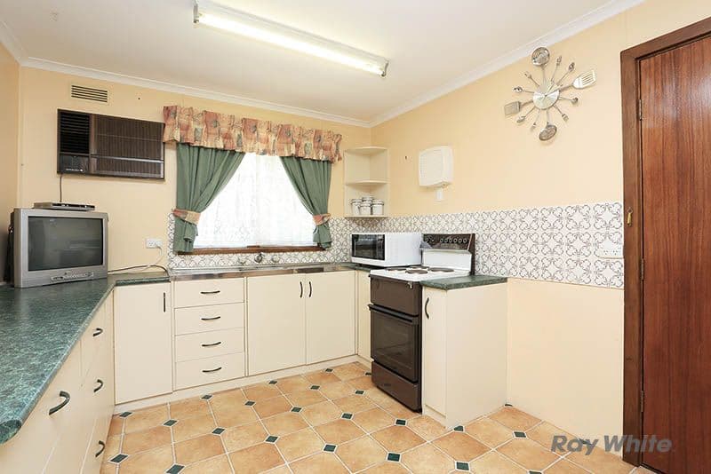11 Earles Court, Clare SA 5453, Clare - Thumbnail 4