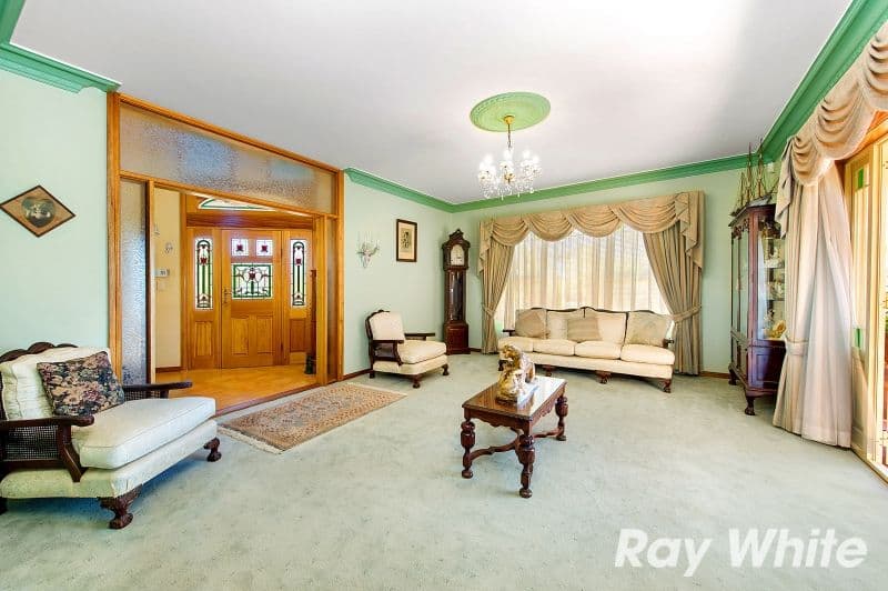 10 Beaumaris Avenue, Castle Hill - Thumbnail 2